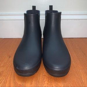 refined Slim Fit Chelsea Boots: Black (size 10)